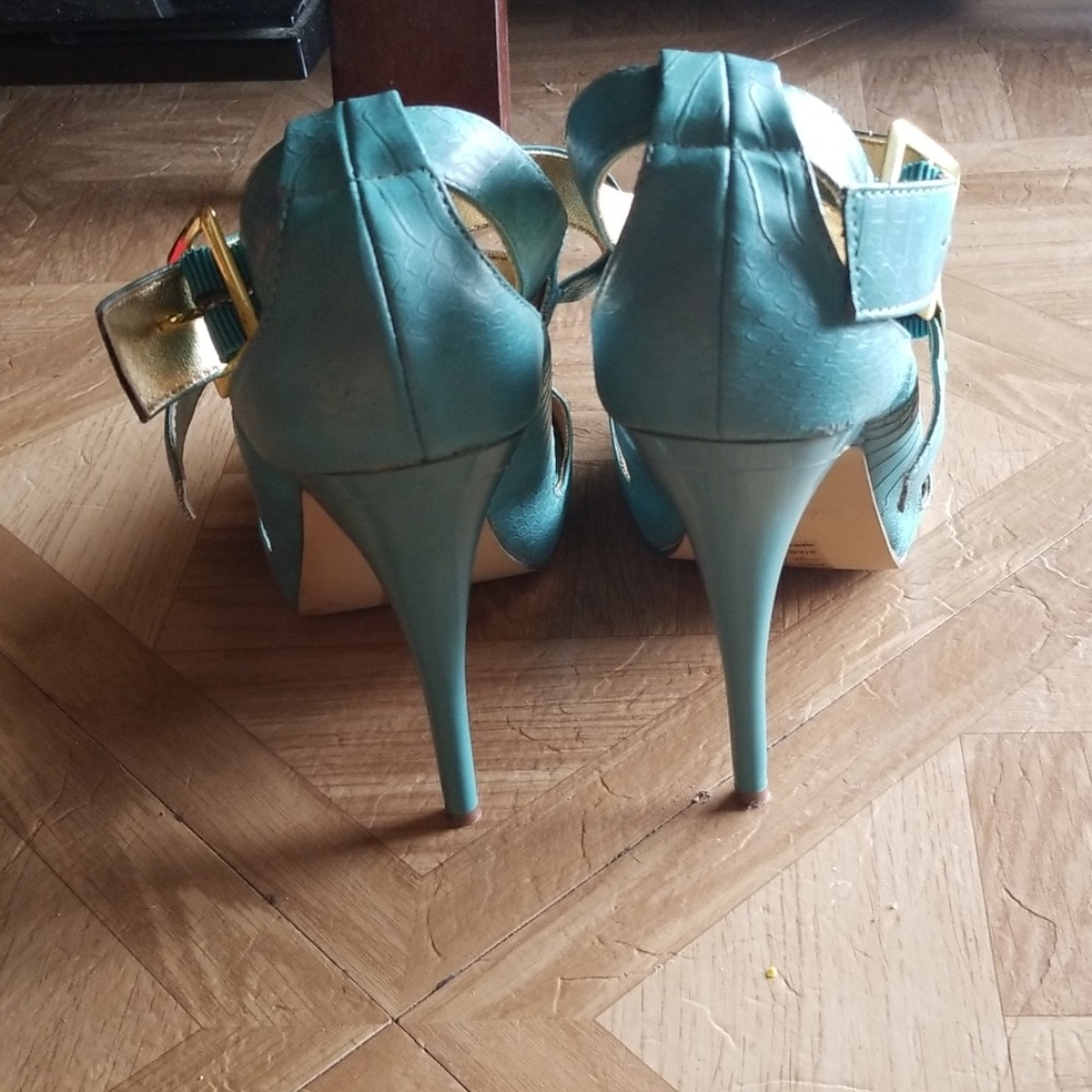 Heels - Picture 5 of 5